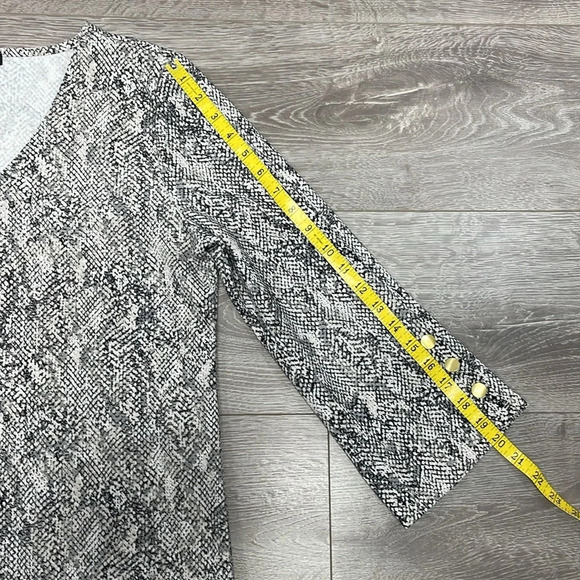 Ann Taylor Reptile Snake Print V-Neck Blouse M - Picture 7 of 12